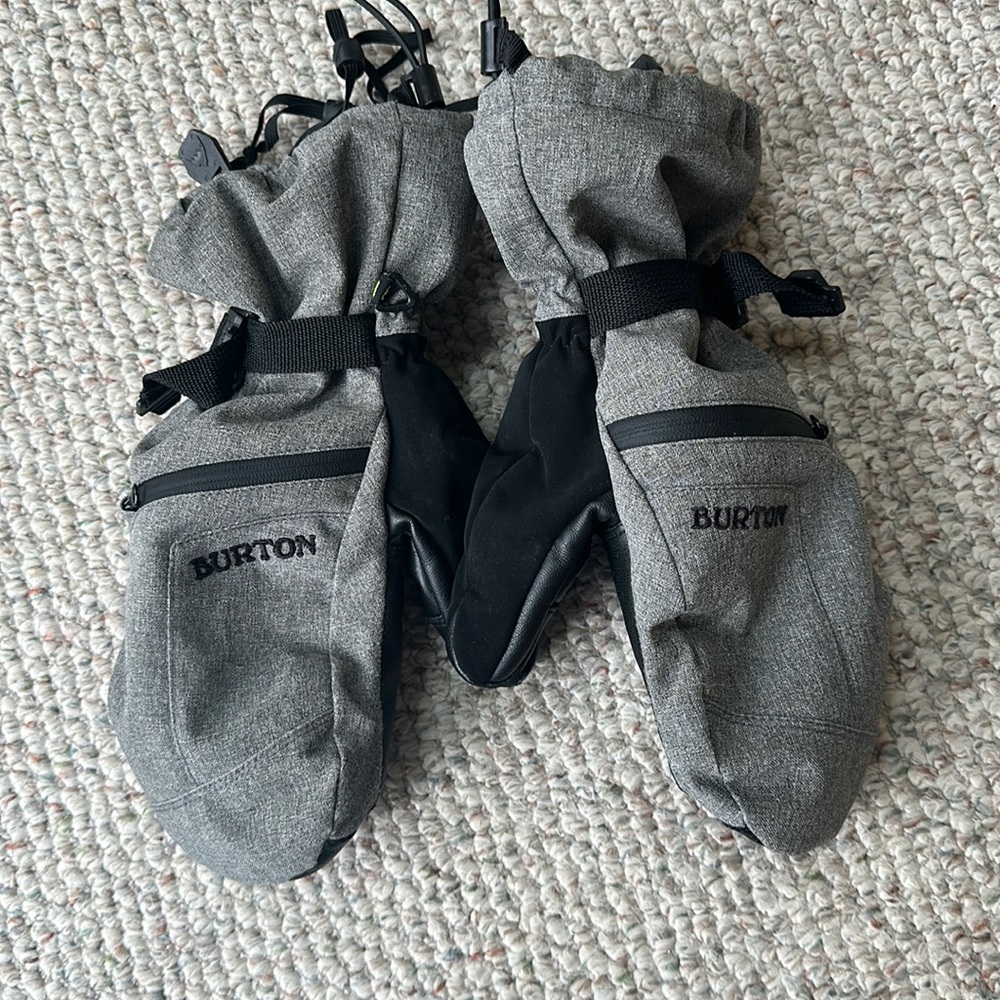 Burton gortex snow mittens